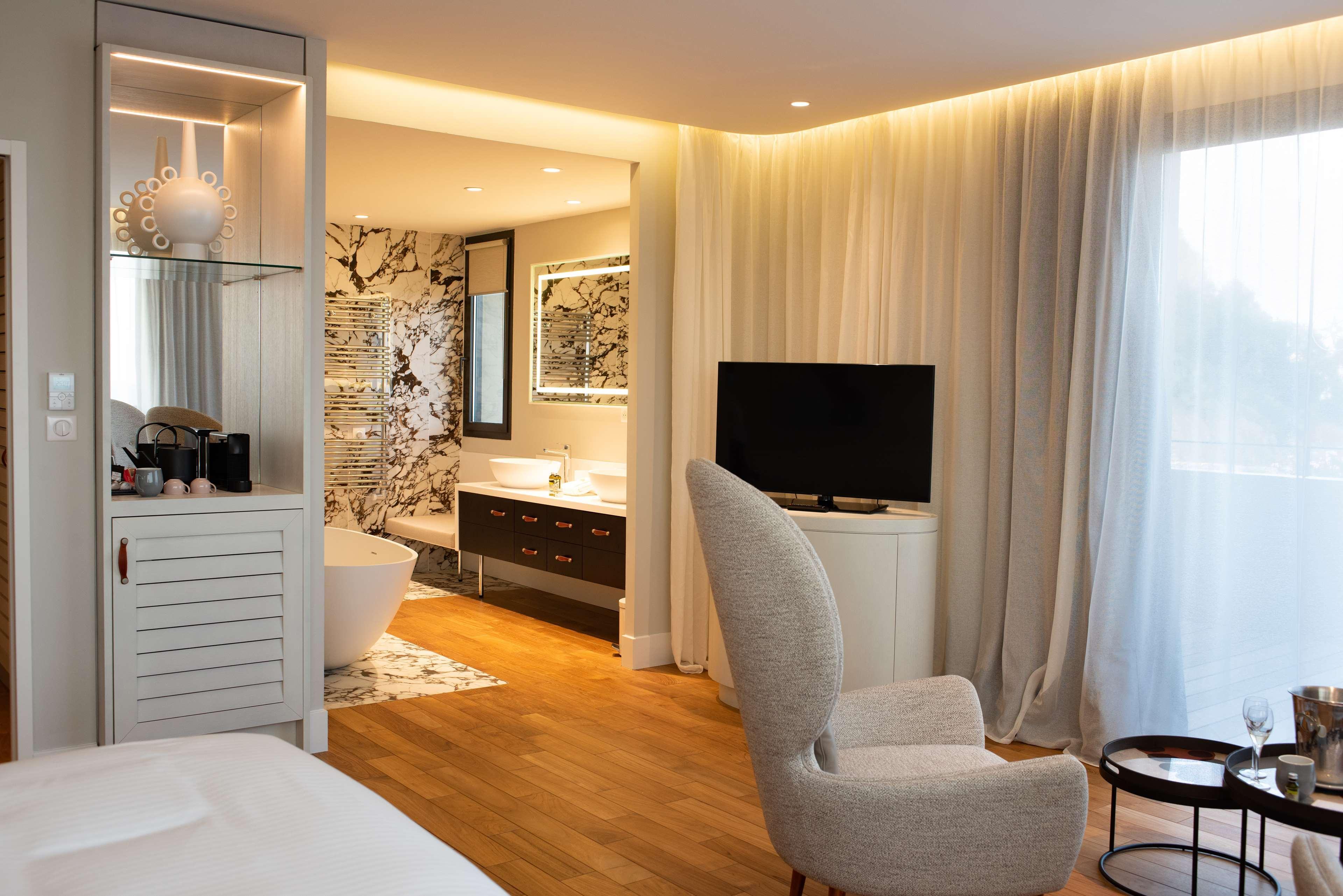 Eden Rose Grand Bw Premier Collection Hotel