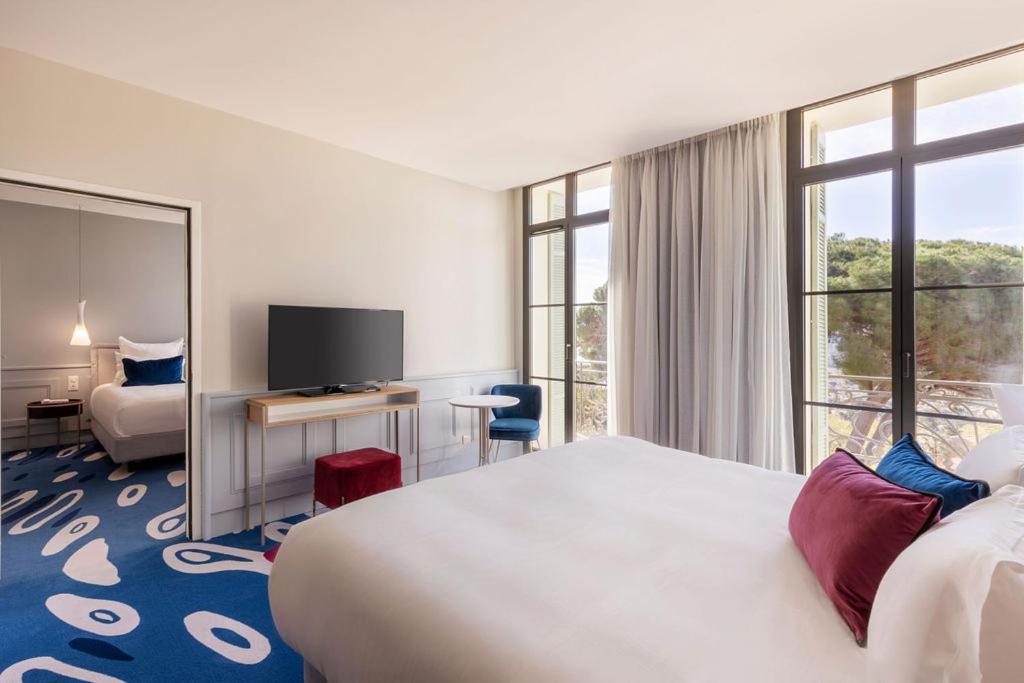 Eden Rose Grand Bw Premier Collection Hotel 4*