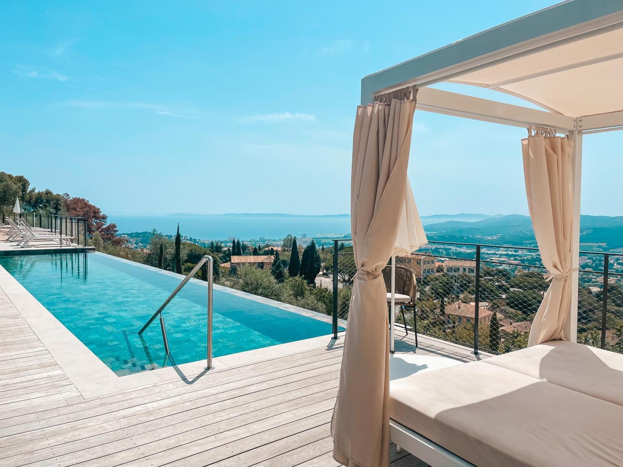 Hotel Eden Rose Grand Bw Premier Collection 4*